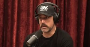 watch:-star-qb-aaron-rodgers-tells-joe-rogan-what-big-pharma-companies-are-really-after