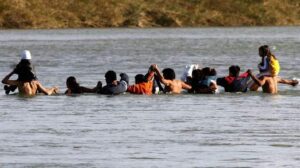 illegal-migration’s-effects-on-wages,-prices,-and-taxes-|-the-gateway-pundit-|-by-antonio-graceffo