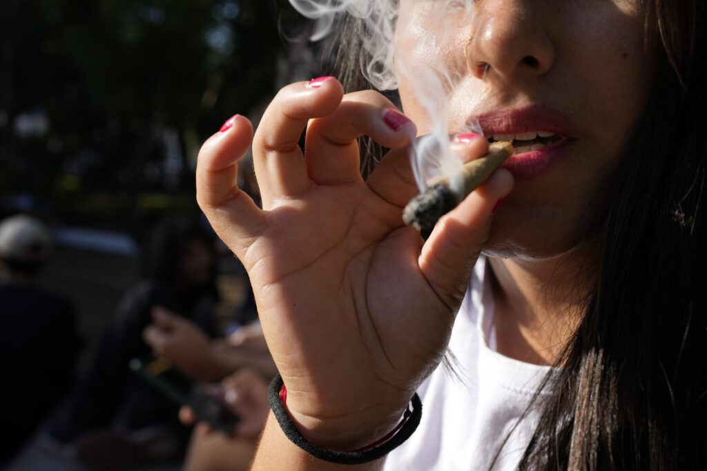 binge-drinking,-marijuana-use-reach-historic-highs,-study-finds