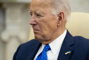 white-house-report-card:-biden-repeatedly-shows-he’s-losing-it