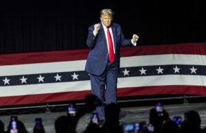 watch-live:-donald-trump-speaks-at-south-carolina-rally