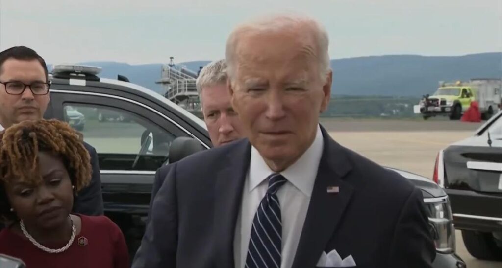 joe-biden-again-callously-brushes-off-question-on-deadly-maui-fires-(video)-|-the-gateway-pundit-|-by-cristina-laila