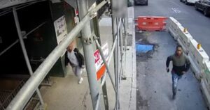 nyc-doorman-sends-thieves-running-as-bystanders-ignore-daylight-robbery