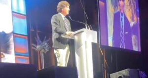 tucker-carlson-destroys-legacy-media