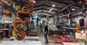 nick-hornby’s-brain-bending-sculptures-twist-history-into-new-shapes