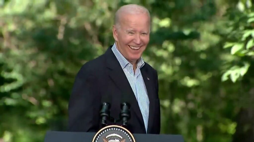 he’s-shot:-biden-forgets-to-unplug-earpiece-after-presser,-then-walks-away-without-shaking-hands-with-other-two-leaders-(video)-|-the-gateway-pundit-|-by-cristina-laila