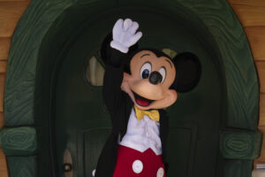 disneyland-cast-members-declare-intention-to-unionize-–-washington-examiner