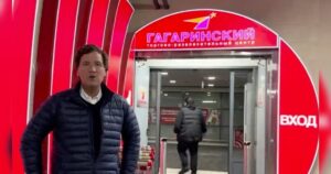 tucker-carlson-visits-russian-grocery-store,-discovers-americans-have-been-told-a-lie-(video)