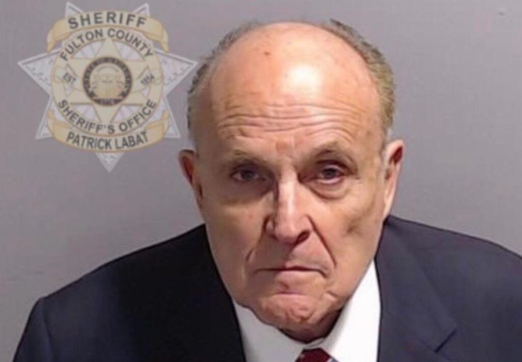 lawfare:-rudy-giuliani-surrenders-to-authorities,-bond-set-at-$150,000-–-with-mugshot-|-the-gateway-pundit-|-by-cristina-laila