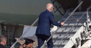 just-in:-joe-biden-trips-twice-as-he-boards-air-force-one-using-shorter-staircase-(video)