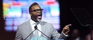 ‘we’re-getting-pushed-out’:-chicago-residents-blast-city-officials-over-migrant-crisis