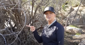 watch!-republican-candidate-installs-barbed-wire-over-gap-in-border