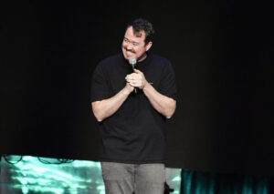 comedian-fired-from-snl-over-offensive-comments-makes-comeback-as-host