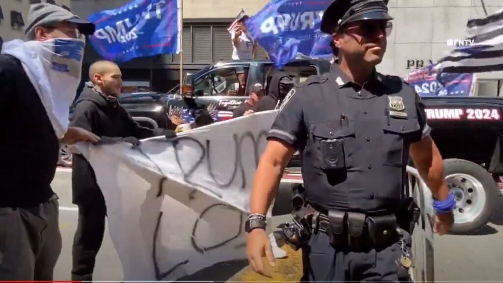 trump-caravan-blocked-in-manhattan-by-three-leftists-with-a-sheet-–-police-stand-by-as-traffic-is-shut-down-near-trump-tower-(video)-|-the-gateway-pundit-|-by-jim-hoft