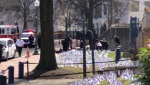man-sets-himself-on-fire-outside-israel’s-dc-embassy-|-the-gateway-pundit-|-by-cassandra-macdonald