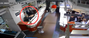 cctv-shows-employee-shooting-would-be-robber-inside-chicago-jewelry-store