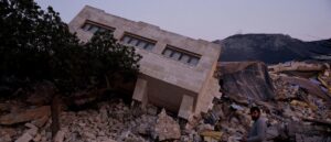 fact-check:-does-this-video-show-weather-control-tech-causing-earthquake-in-turkey?