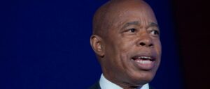 fact-check:-how-much-money-is-new-york-city-giving-to-migrants-in-prepaid-debit-cards?