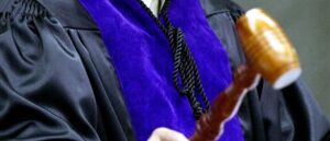 ‘defies-logic’:-california-federal-judge-reverses-own-ruling-to-unban-blunt-weapons