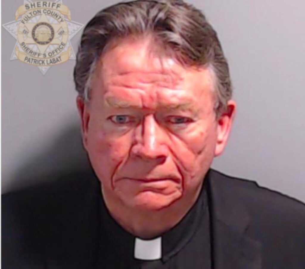 lawfare:-pastor-stephen-cliffgard-lee-turns-himself-in-at-fulton-county-jail-in-georgia-rico-case-–-poses-for-mugshot-with-clerical-collar-|-the-gateway-pundit-|-by-cristina-laila