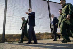 texas-to-make-history-thursday-with-two-presidents-at-its-border-on-same-day-–-washington-examiner