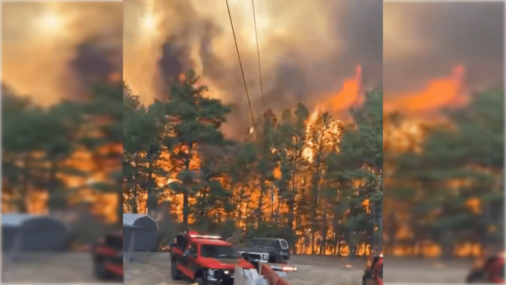 wildfire-prompts-mandatory-evacuation-of-entire-southwestern-louisiana-town-–-state-officials-say-it’s-the-largest-in-state’s-history-|-the-gateway-pundit-|-by-jim-hᴏft