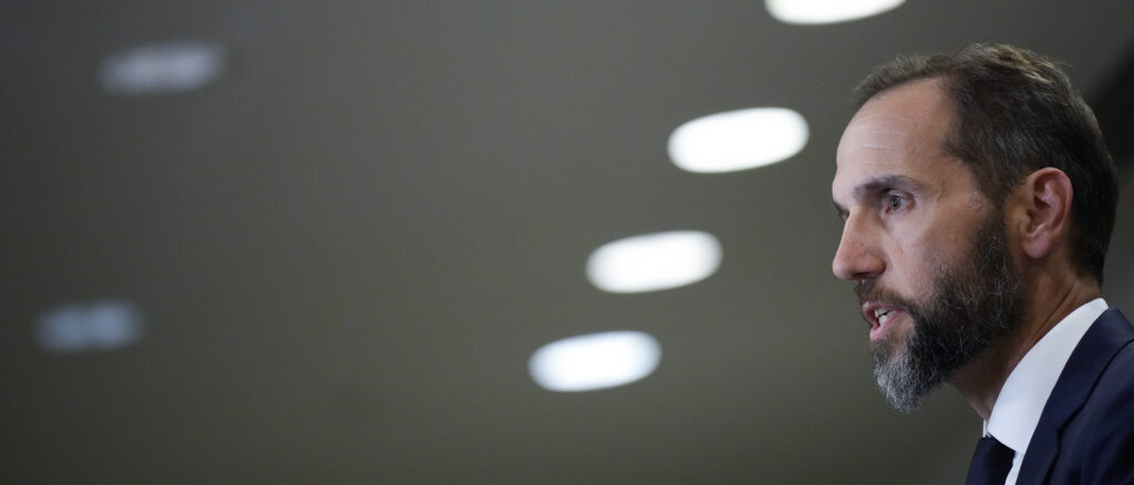 new-court-filing-reveals-when-jack-smith-wants-trump’s-classified-documents-trial-to-start