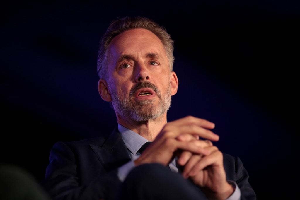 chilling:-dr.-jordan-peterson-forced-to-undergo-“reeducation”-to-retain-license-because-of-social-media-posts-|-the-gateway-pundit-|-by-margaret-flavin