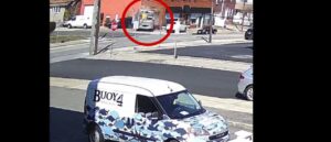 video-shows-fire-truck-swerve-to-avoid-car,-slam-into-building