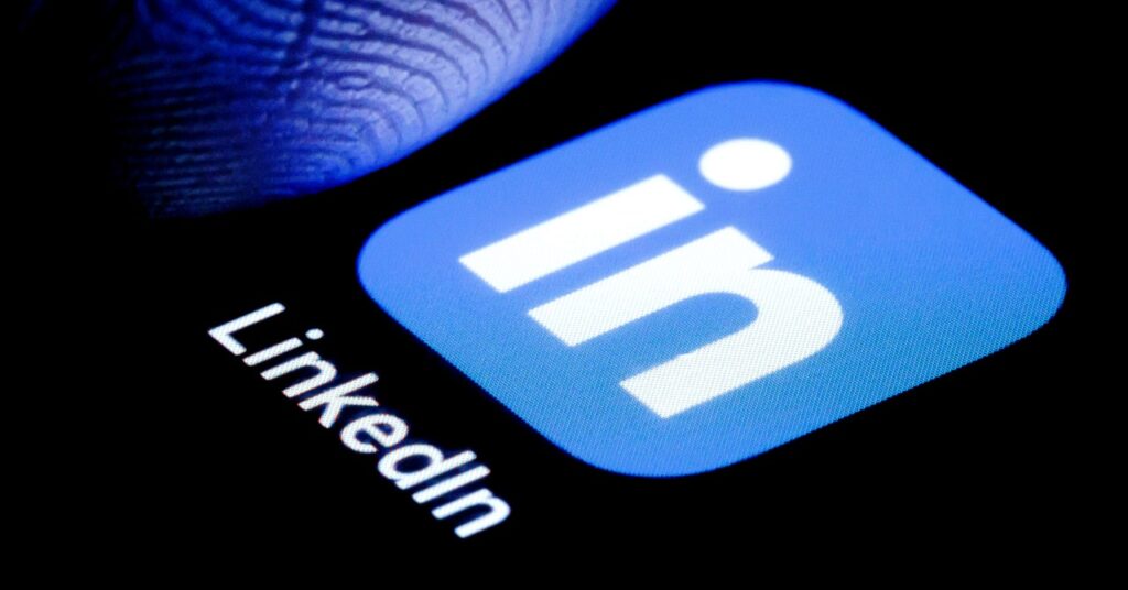 linkedin-tells-people-if-you-look-at-their-profile.-here’s-how-to-turn-that-off