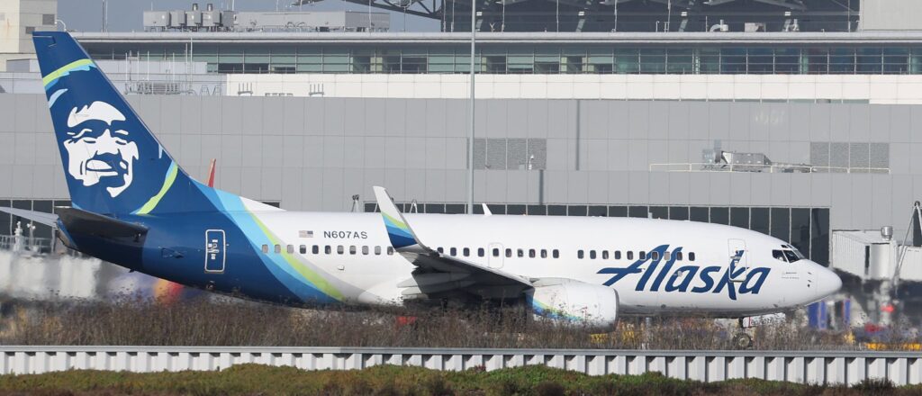 passengers-file-$1-billion-lawsuit-against-alaska-airlines-following-door-plug-blowout