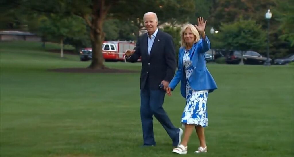 biden-shuffles-across-the-south-lawn-and-takes-no-questions-after-he-was-booed-and-given-‘middle-finger’-while-vacationing-(video)-|-the-gateway-pundit-|-by-cristina-laila