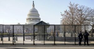 walls-work-again:-fencing-returns-to-the-us.-capitol-building-for-biden’s-state-of-the-union-speech