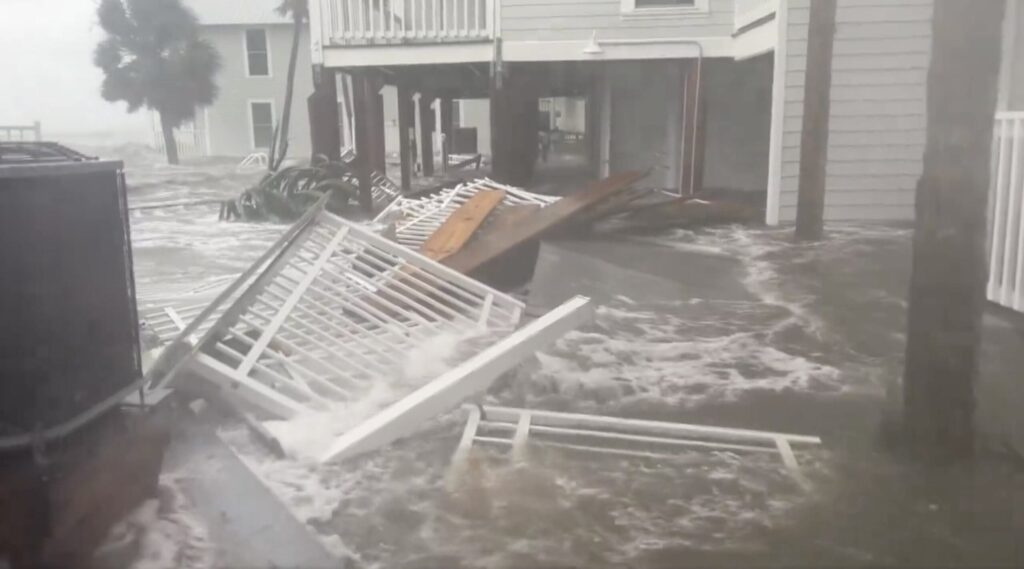 hurricane-idalia-makes-landfall-as-category-3-storm-in-florida-–-massive-storm-surge-in-cedar-key,-florida-(video)-|-the-gateway-pundit-|-by-jim-hᴏft