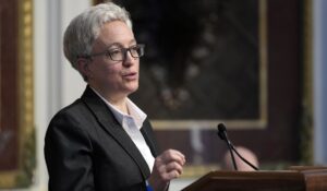 oregon-governor-to-sign-bill-to-recriminalize-illicit-drugs,-ending-state’s-experiment