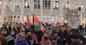 a-mob-of-anti-israel-protesters-swarmed-the-world-trade-center-in-nyc-this-weekend-(video)