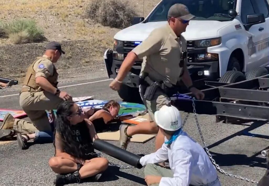 nevada-ranger’s-conduct-‘under-review’-after-ramming-through-climate-protest-blockade,-arresting-activists-at-gunpoint-|-the-gateway-pundit-|-by-cristina-laila