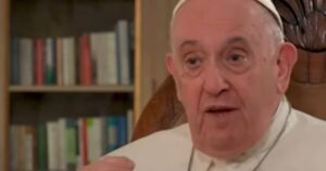 pope-francis-says-ukraine-should-surrender,-urges-zelensky-to-‘show-courage-of-the-white-flag’