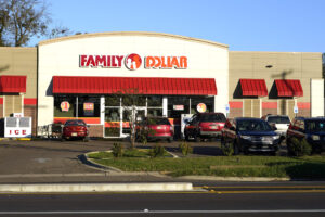 dollar-tree-set-to-close-almost-1,000-of-its-family-dollar-locations-–-washington-examiner