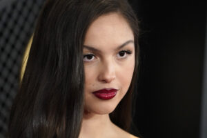 olivia-rodrigo-hands-out-plan-b-pills-to-missouri-concertgoers-–-washington-examiner