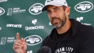 aaron-rodgers-fires-back-against-cnn’s-‘conspiracy-theories’-hit-piece-amid-vp-buzz