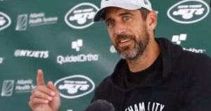 aaron-rodgers-fires-back-against-cnn’s-‘conspiracy-theories’-hit-piece-amid-vp-buzz