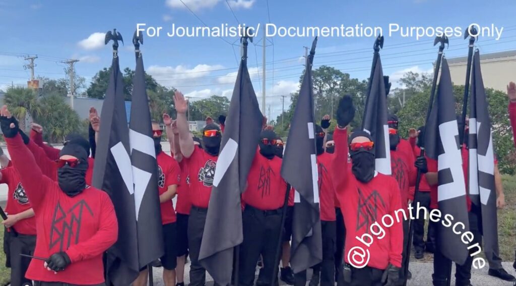 alleged-neo-nazi-groups-‘blood-tribe’-and-‘goyim-defense-league’-chants-‘heil-hitler’-and-display-swastika-flags-while-marching-florida-–-laura-loomer-stops-to-confront-them-(video)-|-the-gateway-pundit-|-by-jim-hᴏft