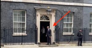 just-in:-barack-obama-caught-on-video-entering-home-of-uk-prime-minister—why?