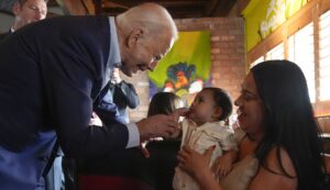 biden-walks-offstage-during-campaign-stop-to-play-with-baby-–-washington-examiner