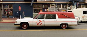 ‘ghostbusters’-fan-cruises-nyc-in-$125,000-restored-hearse,-visits-movie-landmarks