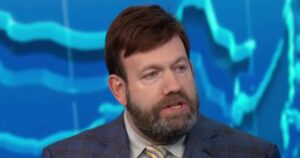 the-music-stops-as-cnn-panel-guest-explains-what-seizing-trump’s-property-could-do