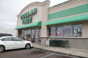 dollar-tree-raises-price-cap-to-$7-as-wealthier-shoppers-roam-aisles-–-washington-examiner