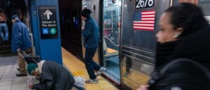 report:-man-gets-pushed-onto-subway-tracks,-dies