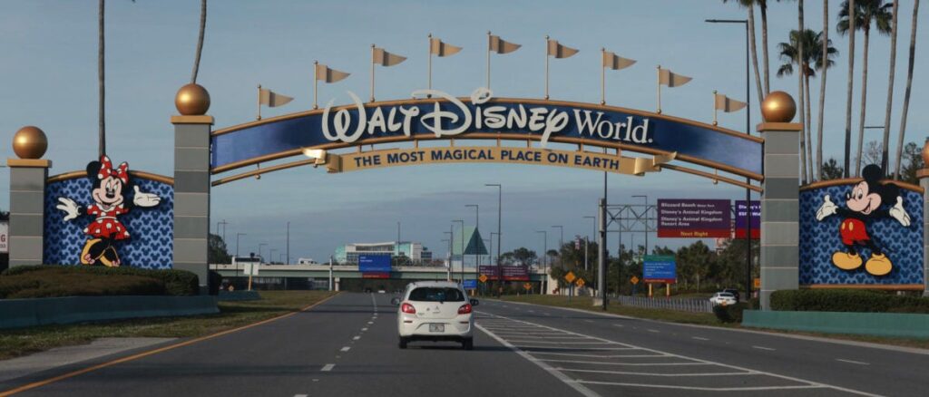 fact-check:-no,-disney-world-is-not-imposing-$2-fee-to-use-its-trash-cans